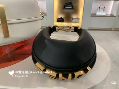Fendi
Master 
270 dhs❤️

Zain10
♥️♥️♥️