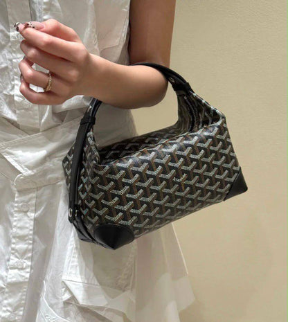 Goyard 
good quality 
with box 
120 dhs🇦🇪🇦🇪
Size : 25cm

Zain17
♥️♥️♥️