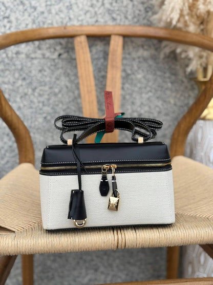 LORO PIANA
21cm
340 dhs🪙🌨️
Top quality 
With box🎁

Zain167
♥️♥️♥️