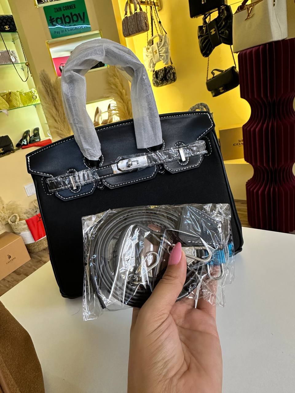 Hermes


120 dhs

Zain72


♥️♥️♥️

Zc