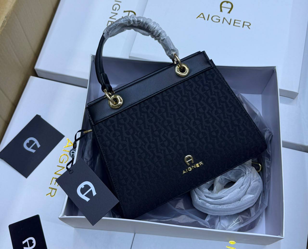 Coach
with box
100 dhs🇦🇪🇦🇪

Zain203
♥️♥️♥️