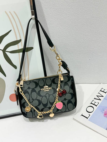 Coach
Best quality
Whith box’s
100 dhs🇦🇪🇦🇪
size 18cm

Zain158
♥️♥️♥️