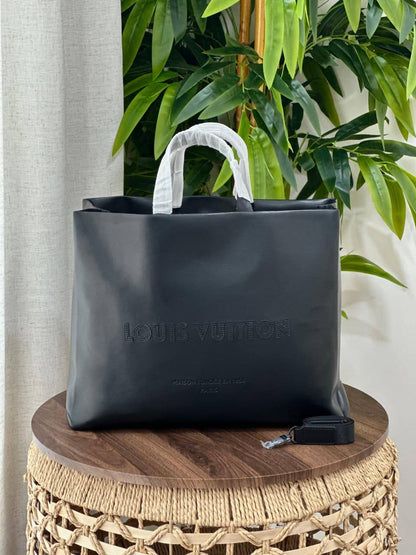 LV
*❗️SHOPPER TOTE MM ❗*
*SUPER MASTER QUALITY ❗*
1250 dhs✅
*WITH  PAPERBAG❗*

Zain267
♥️♥️♥️