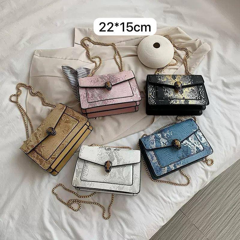 Bvlgari design

Good quality

Size : 22 * 15 * 8 cm

80 dhs🪙

Zain115
♥️♥️♥️