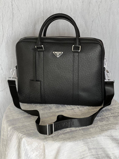 LV / PRADA
*Laptop bag💻*
*Master quality* 
450 dhs💓

Zain179
♥️♥️♥️