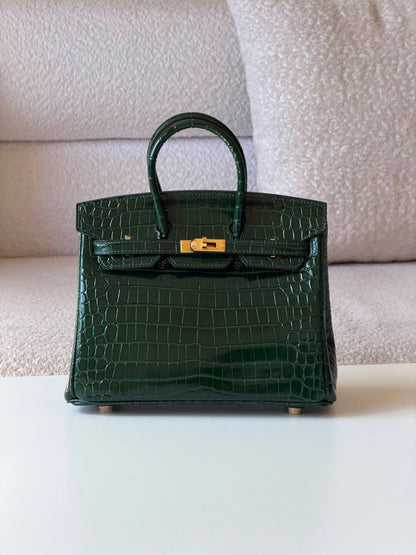 Hermes
Birkin croc 25cm💕master quality😍with box❤️
750 dhs✅

Zain52
♥️♥️♥️