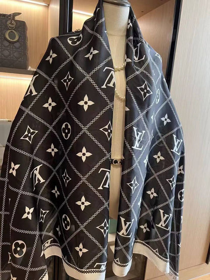 Ladies scarfs 
40 dhs🇦🇪🇦🇪

Zain161
♥️♥️♥️
