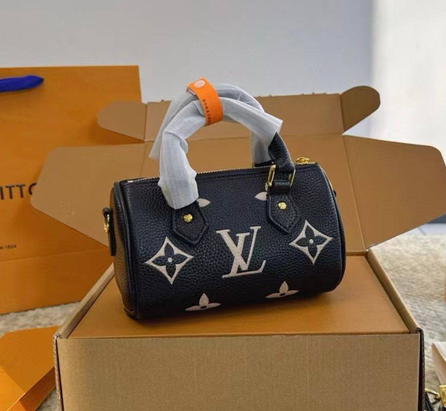 LV
NEW CAME GOOD QUALITY WITH BOX  🎁
90 dhs✅

Zain295
♥️♥️♥️