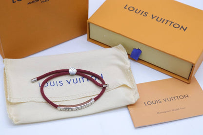 LV Bracelet
with box
🎁🎁🎁

65 dhs✅

Zain33
♥️♥️♥️