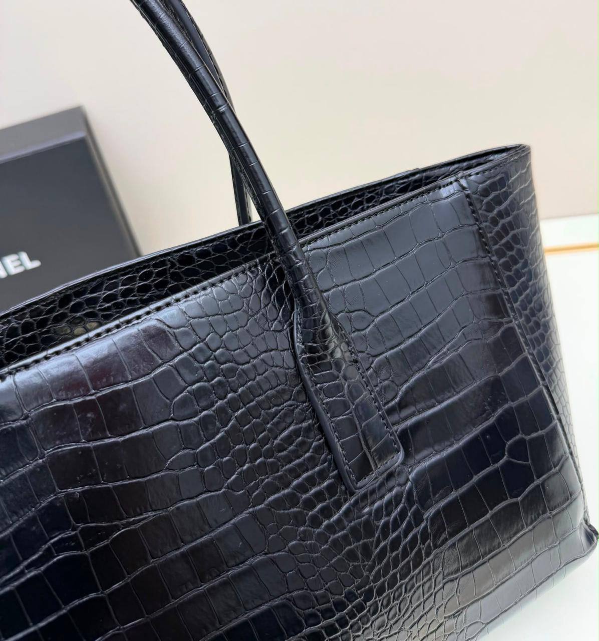 CHANEL COPY ONE 
NEW CAME 
210 dhs🇦🇪🇦🇪
SIZE: 35cm

Zain295
♥️♥️♥️