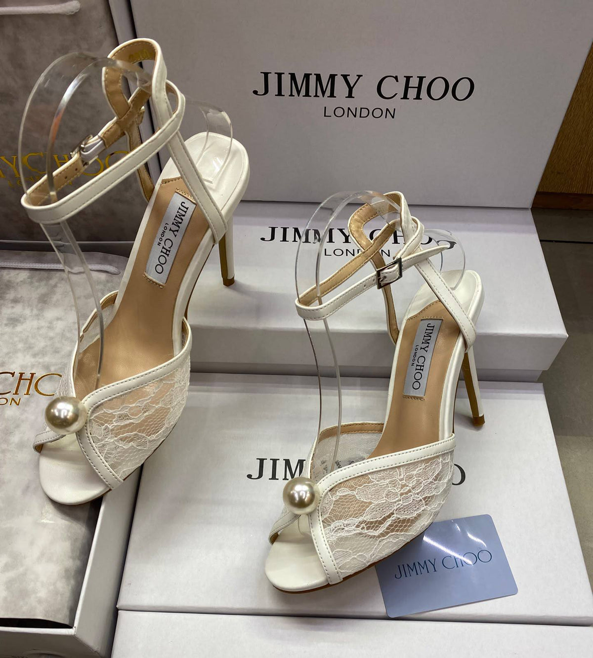 JIMMY CHOO 

High Heel 
10cm
New Arrived, 
Good Quality 

Size 36,37,38,39,40,41
110 dhs🇦🇪🇦🇪

Zain120
♥️♥️♥️