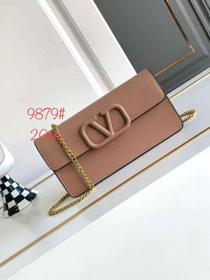 Valentino 
Master
250 dhs✅

Zain153
♥️♥️♥️