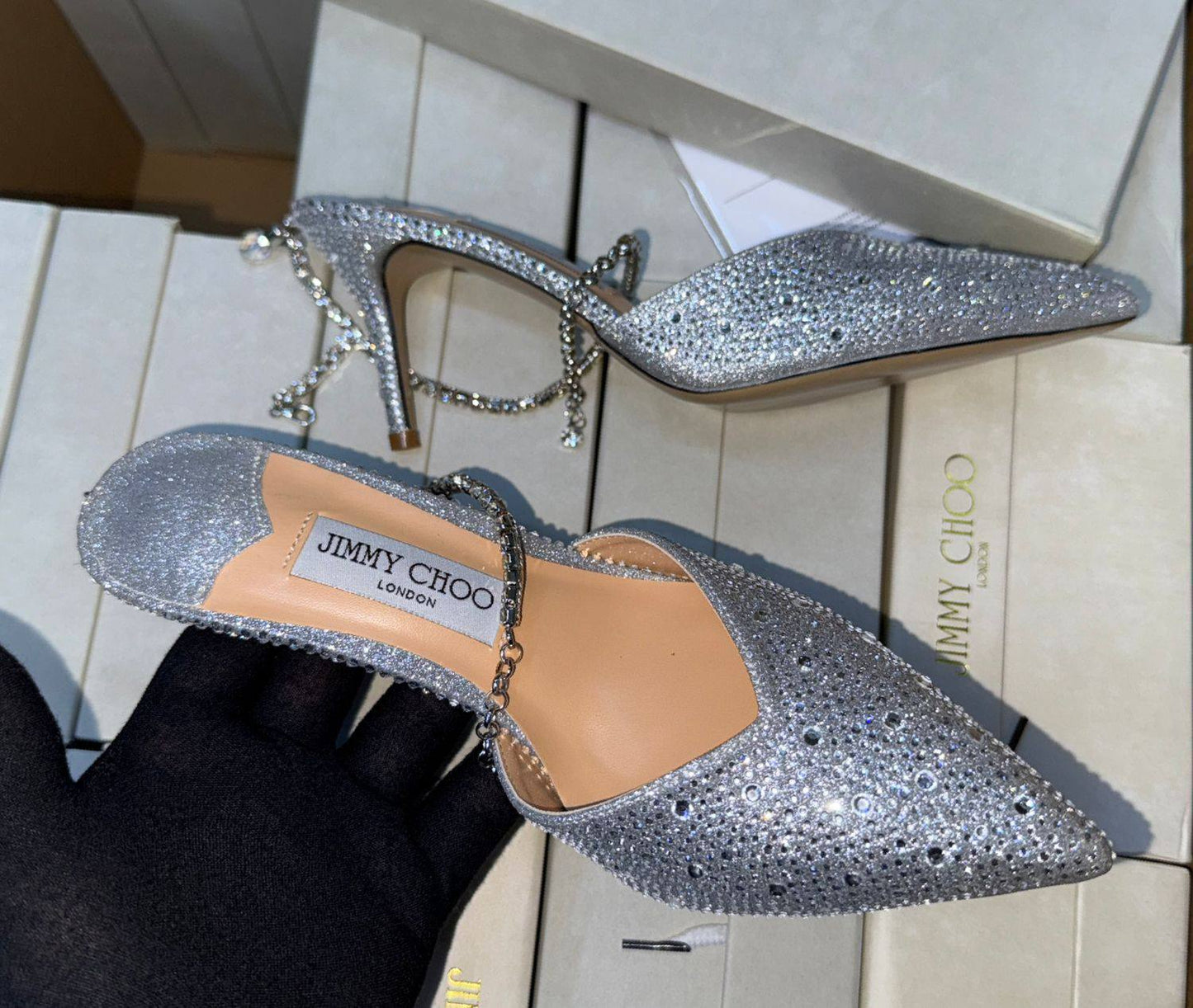Jimmy choo
130 dhs🇦🇪
Size.  36 to 41.

Zain175
💓💓💓