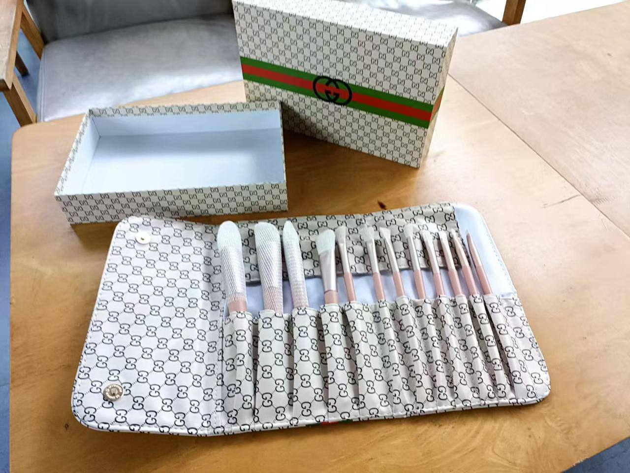 Makeup Brush
70 dhs🌺

Zain216
♥️♥️♥️