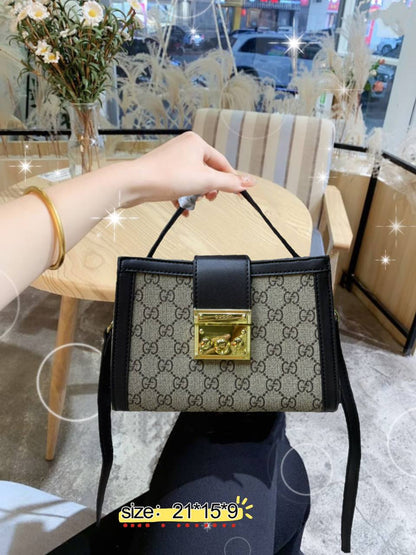 Gucci
✨✨NEW ✨✨

95 dhs🪙🌨️

with box.
🎁🎁🎁

Zain38
♥️♥️♥️