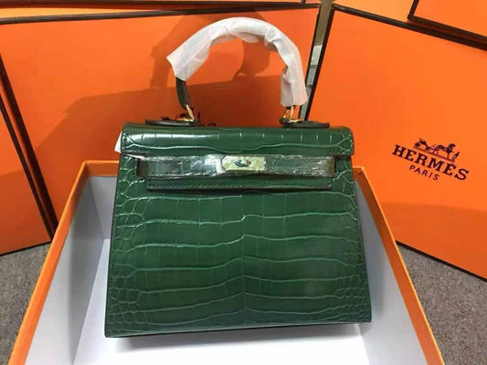 HERMES 
 GOOD QUALITY 
WITH BOX 
120 dhs✅

Zain295
♥️♥️♥️