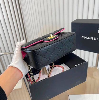 CHANEL 
COPY ONE 
WITH BOX 
180 dhs✅

Zain295
♥️♥️♥️