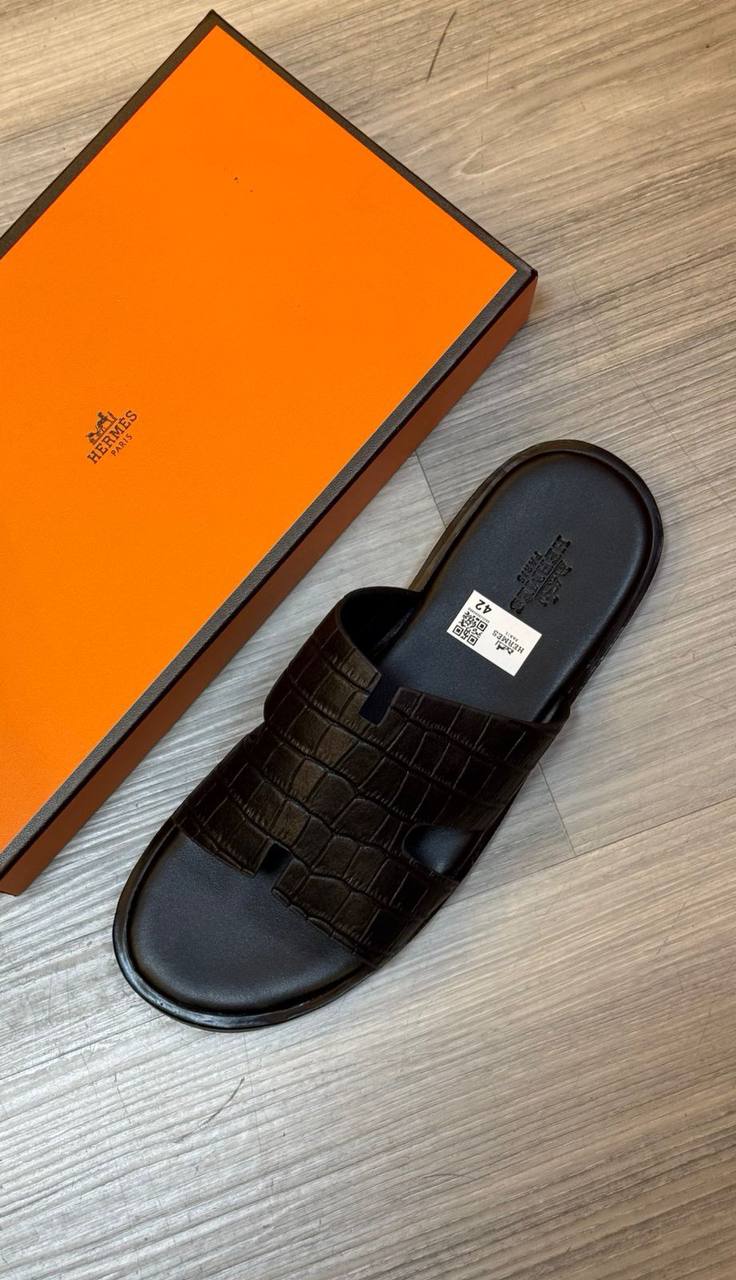 Hermes
size 40 TO 45 
110 dhs🇦🇪

Zain183
♥️♥️♥️