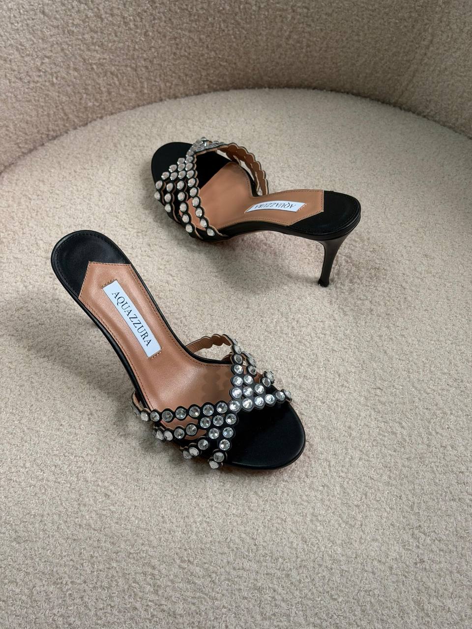 Aquazzura
𝑨𝑨𝑨 𝑸𝑼𝑨𝑳𝑰𝑻𝒀
𝑺𝑰𝒁𝑬 {36 𝒕𝒐 42}
𝑯𝑬𝑬𝑳 8.5 𝑪𝑴
490 dhs🇦🇪

Zain81
♥️♥️♥️