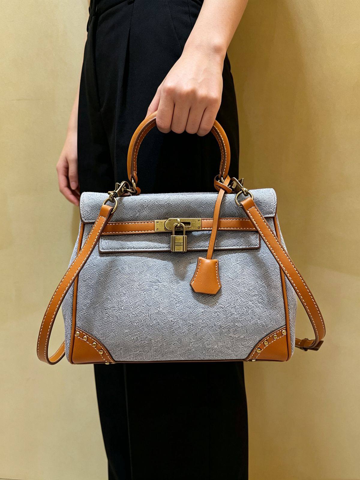 HERMES

 NEW CAME
 BIG SIZE

100 dhs🇦🇪🇦🇪
Size:28cm

Zain295
Zain39
♥️♥️♥️
