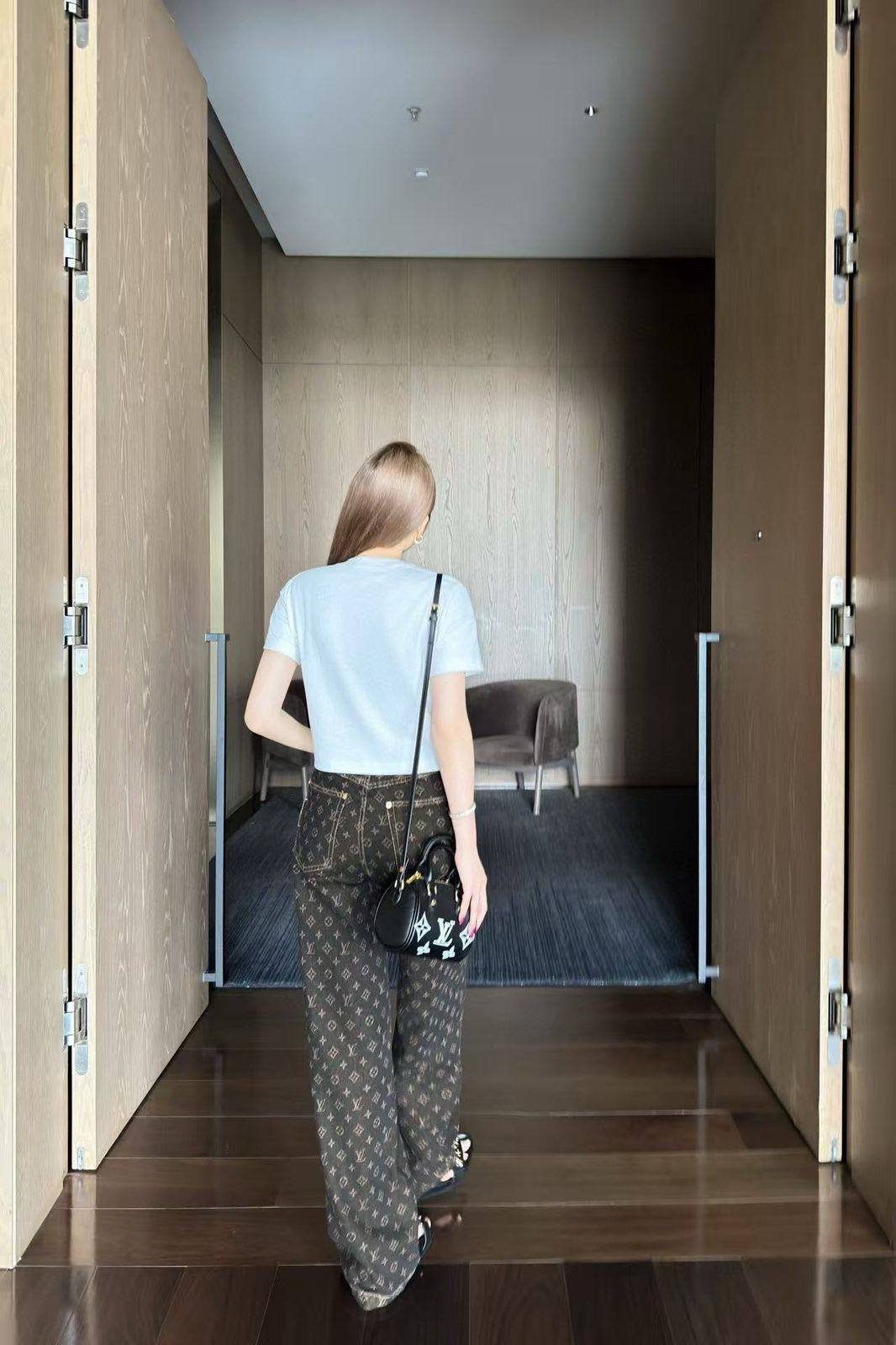 *New collections 💕💕    
180 dhs❣️
*good  quality  
*Sizes:S M L 
*AVAILABL

Zain231
♥️♥️♥️