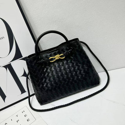 Bottega Veneta 

Good Quality 

With Box 
🎁🎁🎁

110 dhs✅

Zain250
♥️♥️♥️
