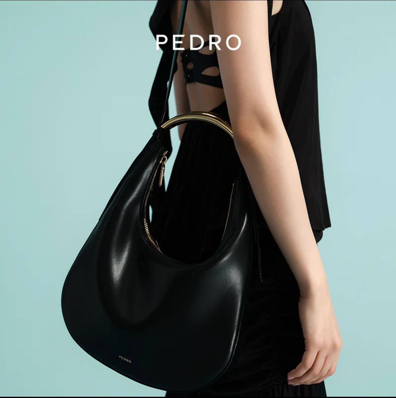 Pedro 
Size 27*19*4

Good quality 

100dhs🇦🇪
Zain17
♥️♥️♥️