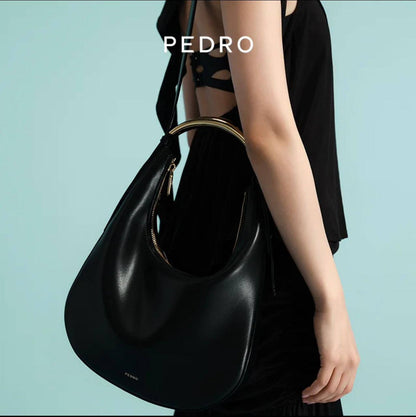 Pedro 
Size 27*19*4

Good quality 

100dhs🇦🇪
Zain17
♥️♥️♥️
