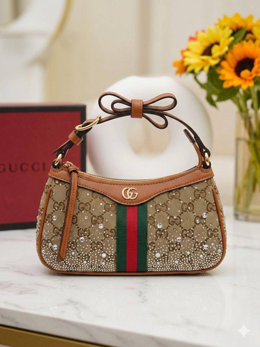 GUCCI 
PREMIUM QUALITY 💯
160 dhs✅
WITH BOX 📦

Zain28
♥️♥️♥️