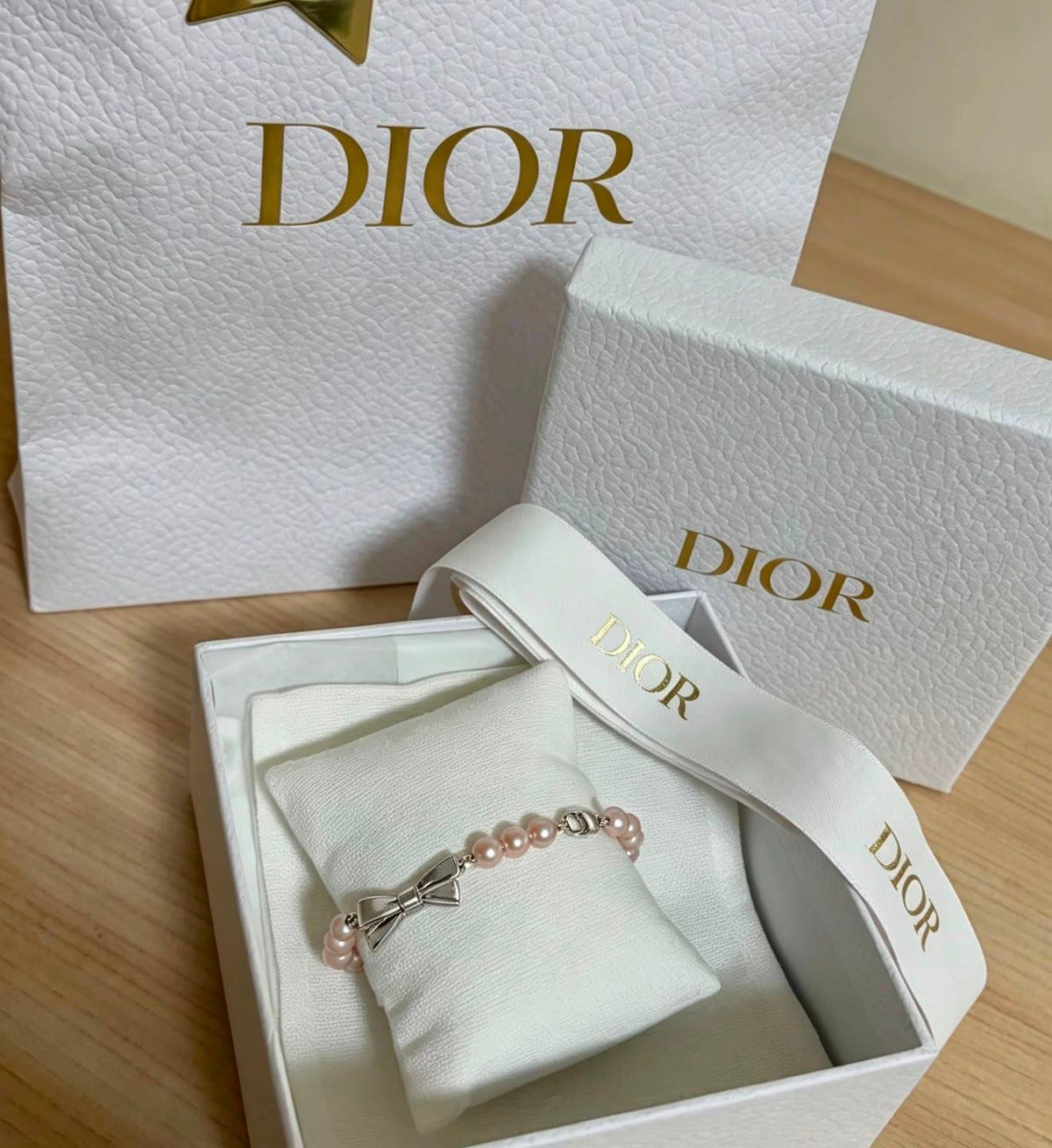 Dior 
Necklace 🐦‍🔥
Bracelet ❤️‍🔥
Master quality 💯
With normal boxes 📦 
105 dhs🇦🇪🇦🇪


With master box 🗃️ 
115 dhs🇦🇪🇦🇪

Zain216
♥️♥️♥️