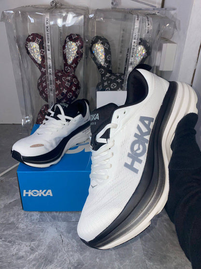 Hoka One One Bondi 8 ‘White/Black’🤍🖤
36-45 AVAILABLE 
210 dhs🪙🌨️

Zain242
♥️♥️♥️
