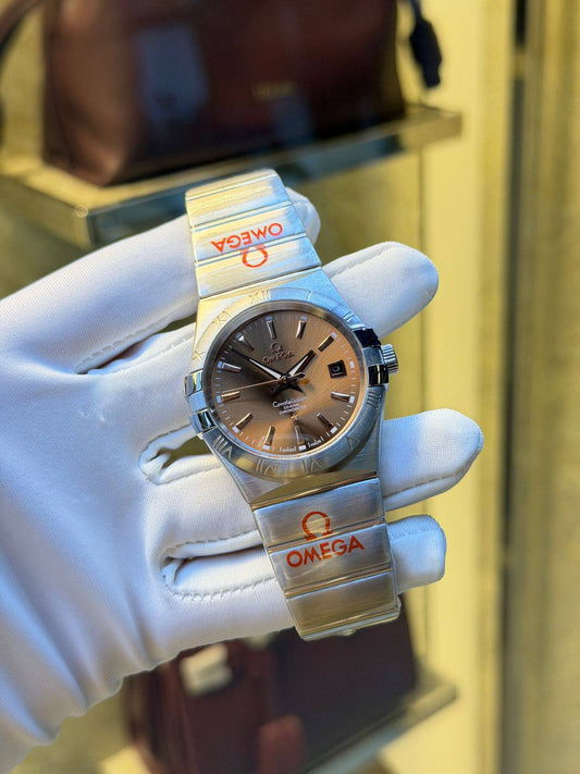 Omega
40mm   
Automatic 
260 dhs❣️

Zain85
♥️♥️♥️