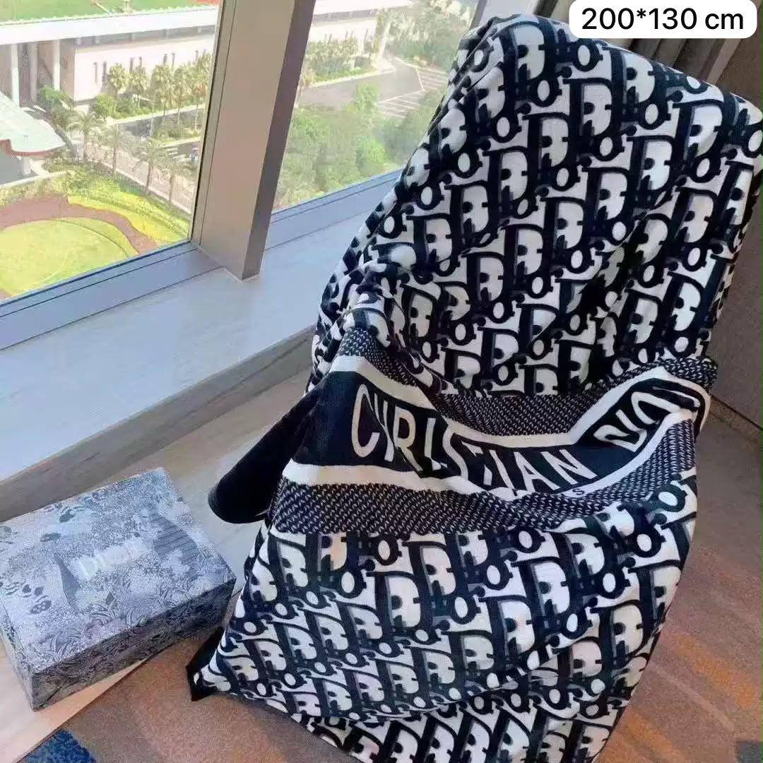 🏡 Air conditioning blanket
Good quality + 🎁
Size : 130 * 200 cm
75 dhs✅
with box 🎁

Zain115
♥️♥️♥️