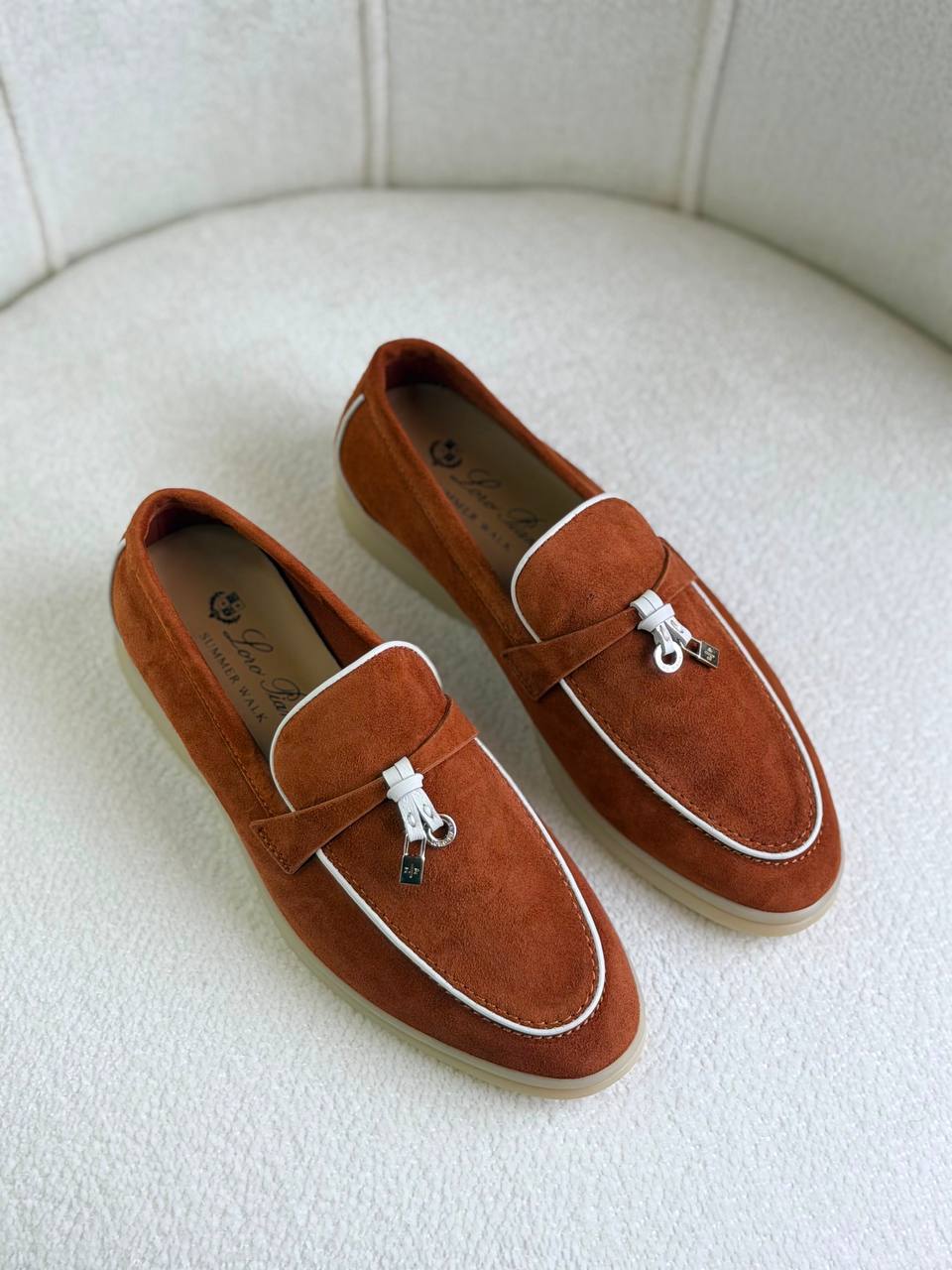 Loro Piana
Super *AAA* *+* Quality 💯 
With original packing🎁🎁
SIZE:36and41
Available now
450 dhs✅

Zain309
♥️♥️♥️