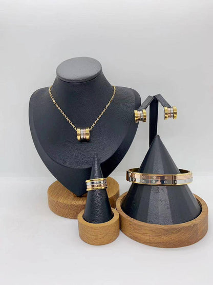 *Stainless steel SET 💯*
Necklace ❤️‍🩹
Earring 🍁
Breslat ❣️
Ring 💍 free size
With normal boxes 📦 
And paper bag 🛍️
45 dhs🪙🌨️

Zain216
♥️♥️♥️