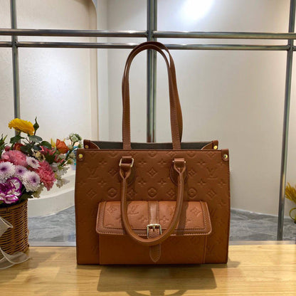 LV
85 dhs✅
size 31×13×25cm

Zain42
♥️♥️♥️