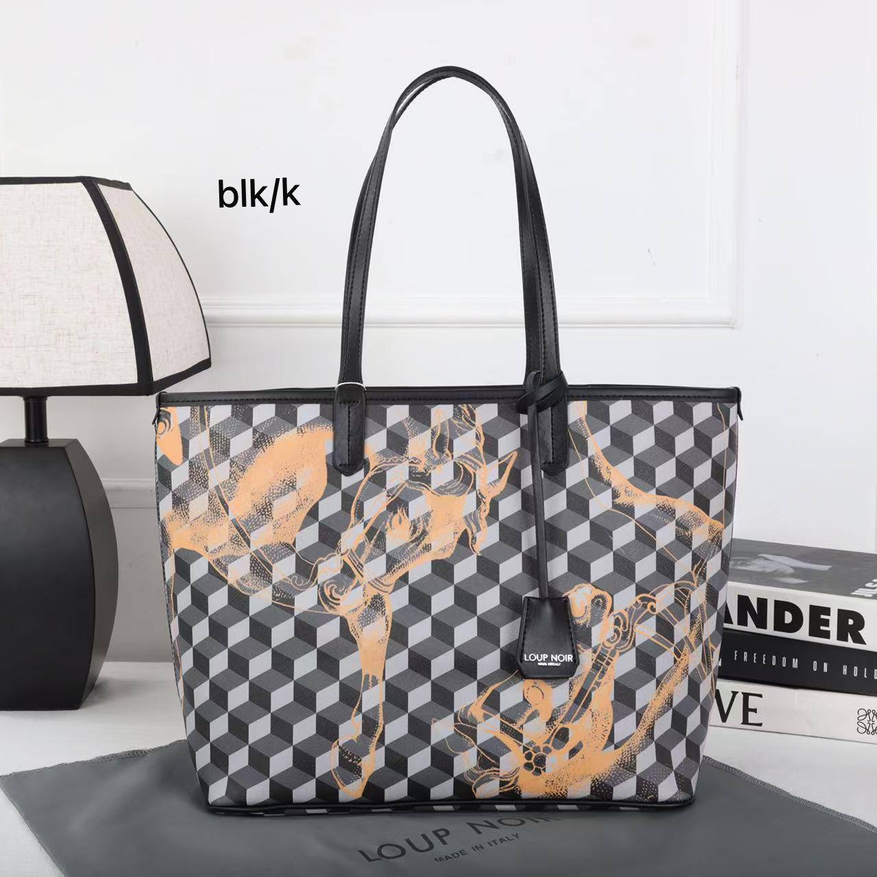 🐴 Loup Noir
1️⃣ First Quality
Size : 45 * 30 cm
80 dhs🪙🌨️

Zain115
♥️♥️♥️