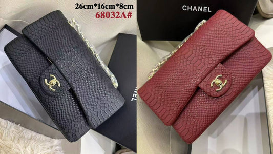 CHANEL 
 GOOD QUALITY 
WITH BOX 🎁🎁🎁
120 dhs✅

Zain39
♥️♥️♥️