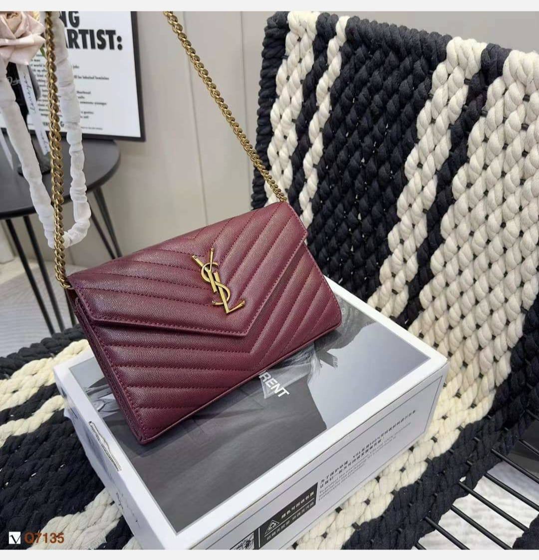 YSL

withbox 
🎁🎁🎁

85 dhs🪙🌺

Zain143