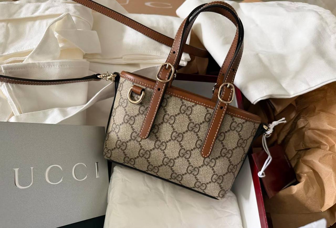 Gucci

Size：17/7/12

with box🎁

90 dhs✅

Zain07
♥️♥️♥️