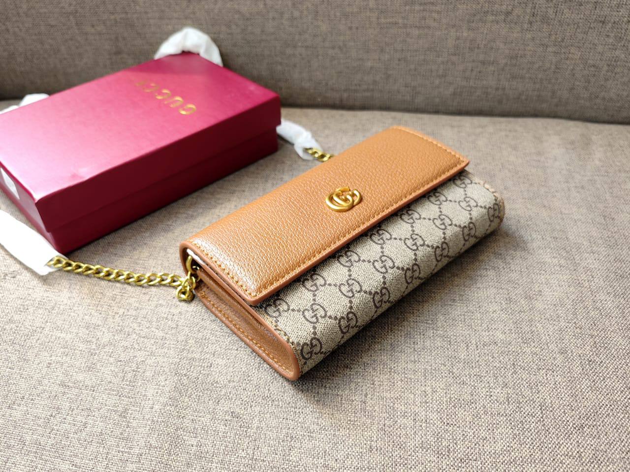 Gucci
85 dhs💓

with box
🎁🎁🎁

Zain26
♥️♥️♥️
