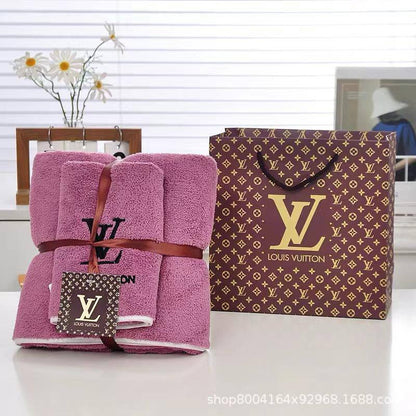 Brand 
Towels  
Good quality 
2 set
With paper 💼 
45 dhs🪙💕

Zain99
♥️♥️♥️