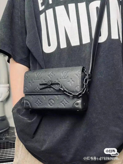Lv

20*14*6 cm

100 dhs🇦🇪
Zain17
♥️♥️♥️