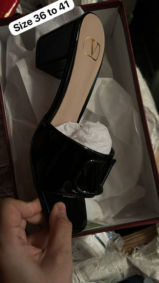 Valentino 

95 dhs🇦🇪

Zain146
♥️♥️♥️