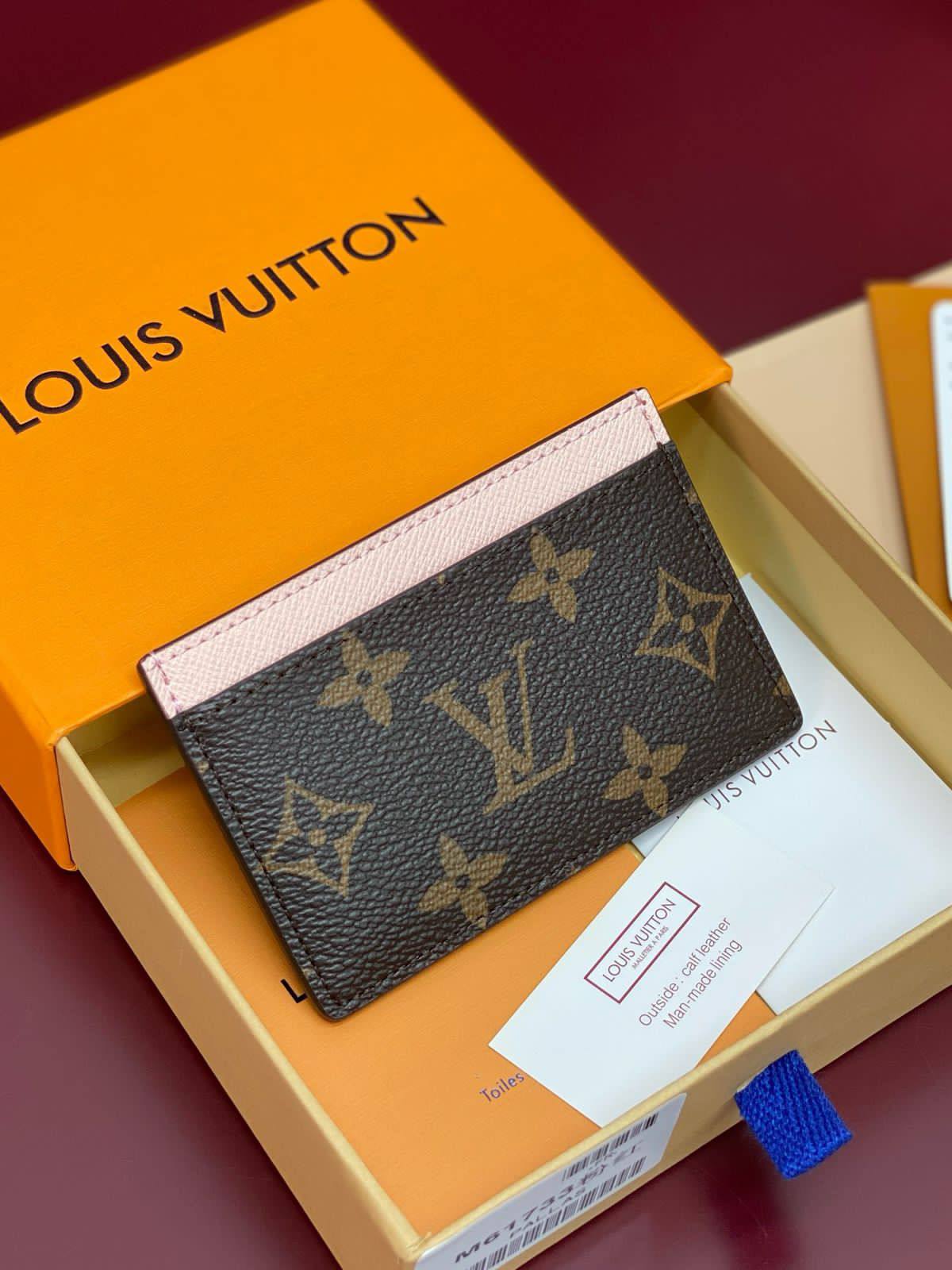 💞  *Lv*💞
💞*card holder*💞
210 dhs🪙🌨️

Zain275
♥️♥️♥️
