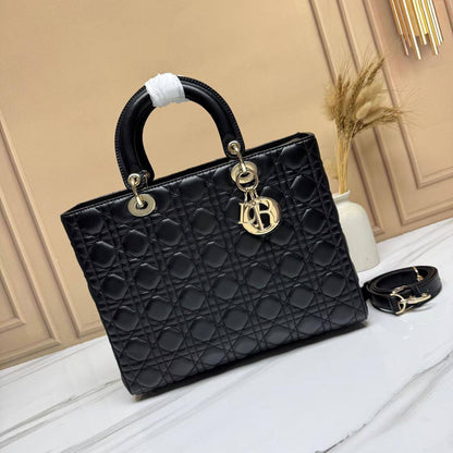 Dior
Master🌺🌺
380 dhs💛

Zain153
♥️♥️♥️