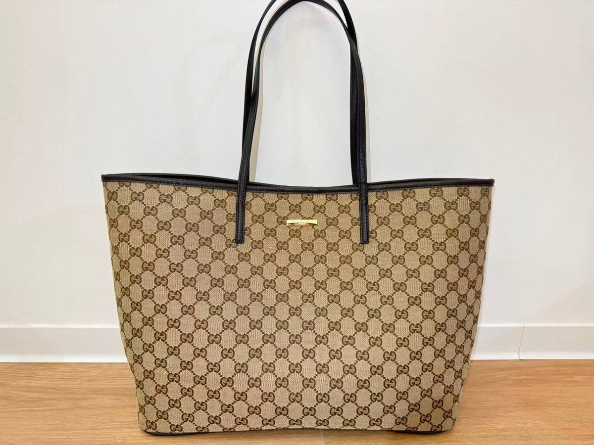 GUCCI

SIZE 51 CM
110 dhs🇦🇪🇦🇪

Zain244
♥️♥️♥️
