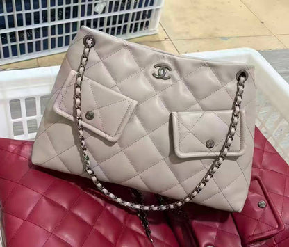 Chanel 
good quality 
Size 39 cm 
110 dhs💓

Zain278
♥️♥️♥️