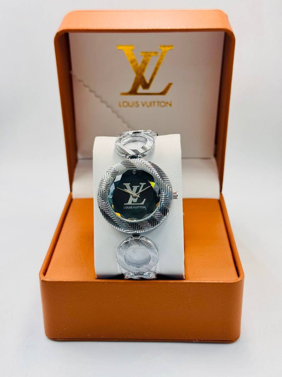 LV ladies 
55 dhs🇦🇪🇦🇪

Zain08
♥️♥️♥️