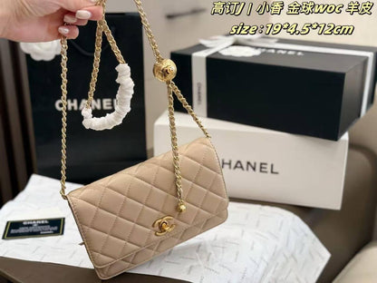 Chanel Pearl 
crush wallet on chain
Master quality
19cm with double box🎁
220 dhs✅

Zain95
♥️♥️♥️